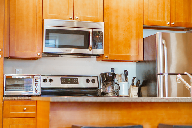 living - UPDATED 2 BED/1 BATH AVAILABLE 9/1/25 Apartments