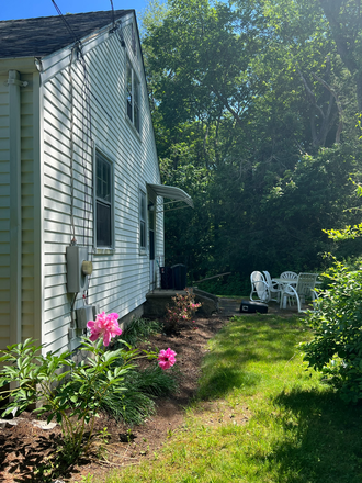 Side of house with the patio - 4 Bed House Close to Campus