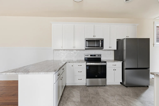 Kitchen - Large, 4 bedroom fully renovated apartment across from VCU campus