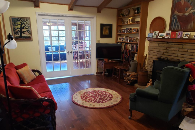 Living Room - Rent-Free Work/Exchange in Webster House