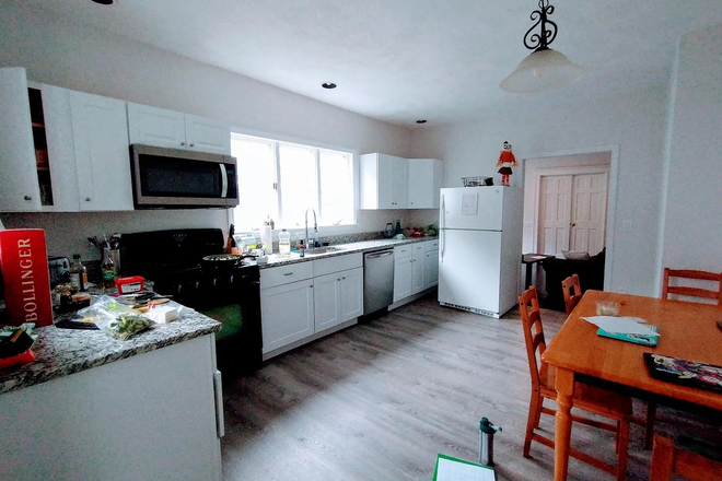 . - Teele Ave Somerville 4 bed 2 bath available June 2027! Nicely renovated! Apartments