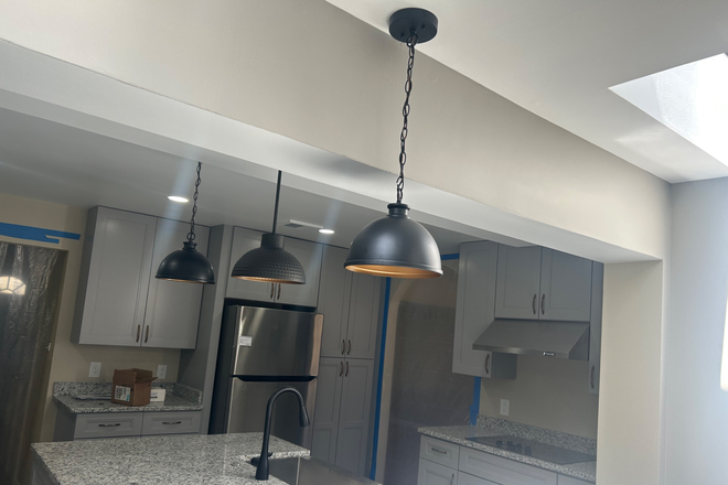 Kitchen - College Park Retreat, Bright, airy, Spacious, woods House