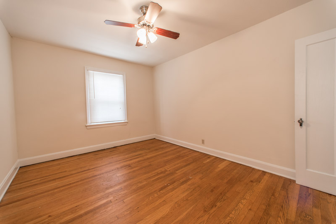 Bedroom - Majestic Apartments