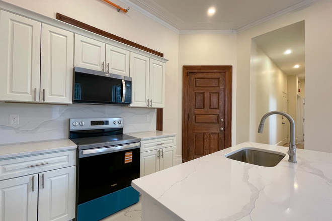 Kitchen - 1200 sq ft Newly Renovated 3Bed/2Bath | Gas Included | 2 Parking Spaces Apartments