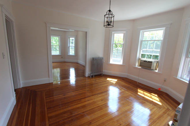 1 - Beautiful condo in Huron Village