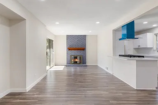 living room - 529 Melrose Drive House