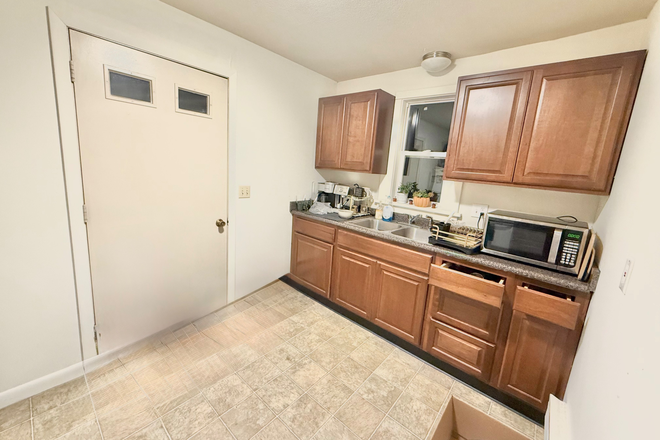 kitchen - February 1st- One bedroom apartment-Umass bus route