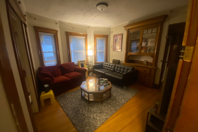 Common area. 2nd floor apt. - 64 Chetwynd RD, Somerville.  4 Bedroom apartment.