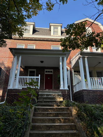 Front of Building - Great 1 Bedroom in Charles Village Oakenshawe! Triplex