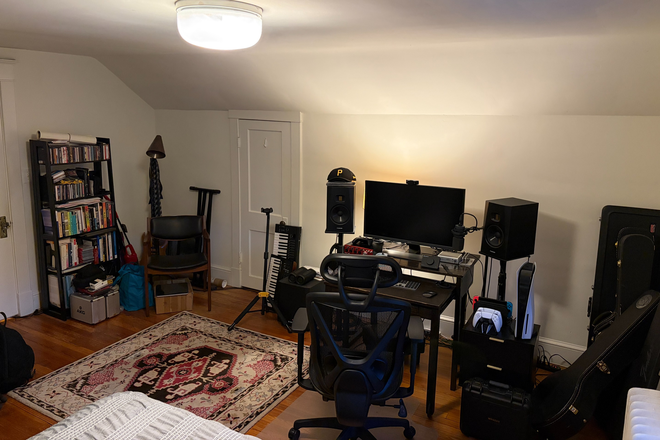 Your bedroom, image 3/4 - Large room in shared home in Bethesda