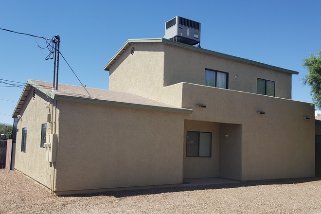 Exterior of Home - Only a few blocks from the REC! 5 bed 4 bath home