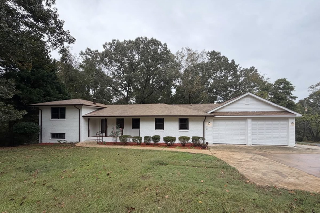 Front of House - 5 Beds 3 Baths - House (Two Rooms Available)