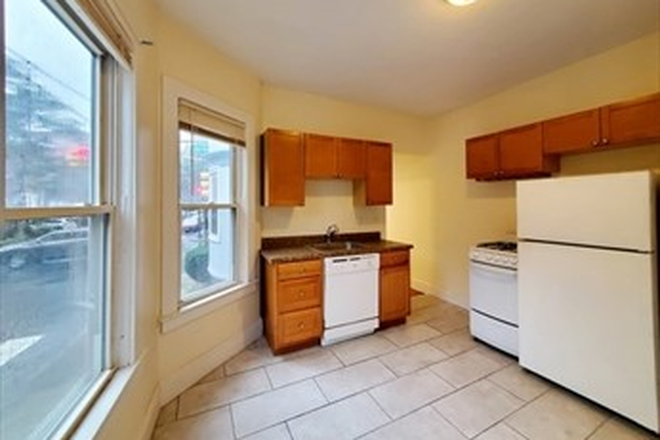 Kitchen - Bright 2 bedroom unit in great location! pet friendly! Apartments