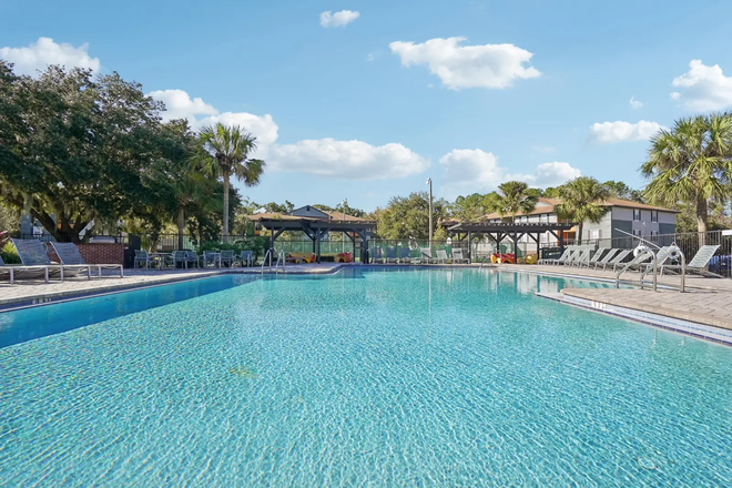 Pool 1 - Lexington Crossing