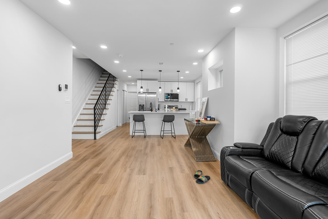 Bedroom - 1242 N 15TH ST Unit #2 Apartments