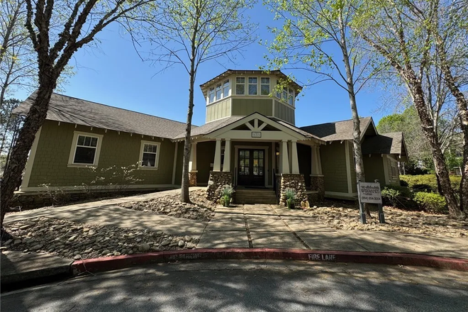 Clubhouse - Woodlands Condominiums near Campus