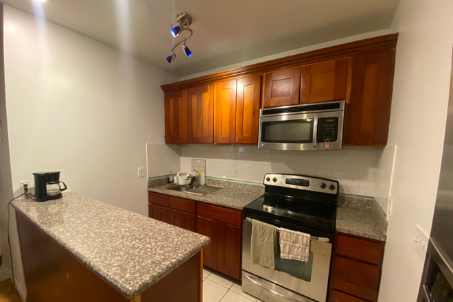 Kitchen - 4 BEDROOM APARTMENT 10 MINUTES FROM BC CAMPUS