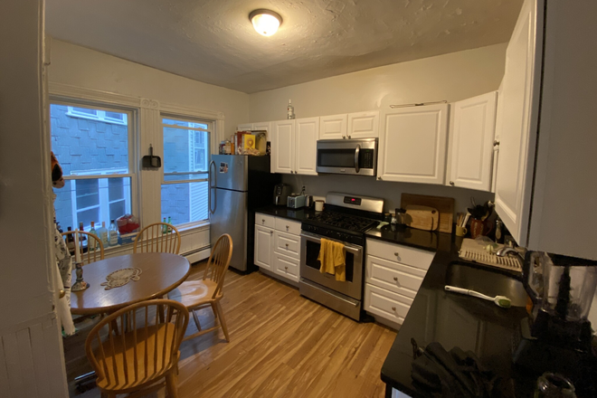 Kitchen - Spacious 3-Bedroom Apartment in Prime Location – Available 9/1!