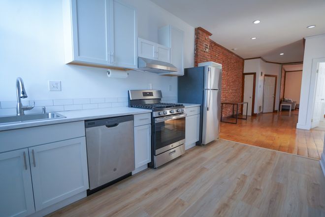 Kitchen - 5943 Kingsbury #3E