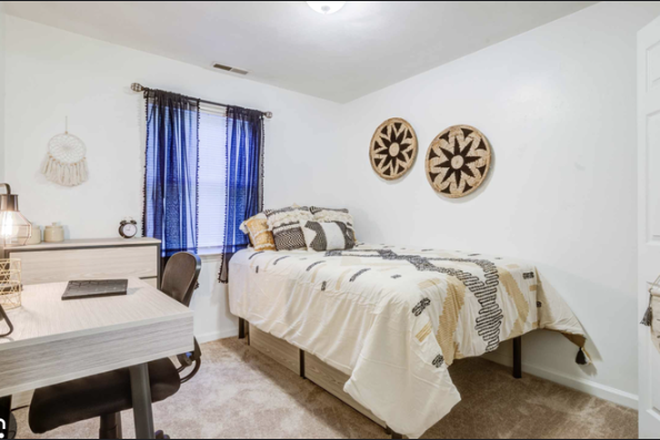 Private Locked Bedroom - Single Fully Furnished Apartment available in Collegiate Suites - 4 bedroom / 4 bath