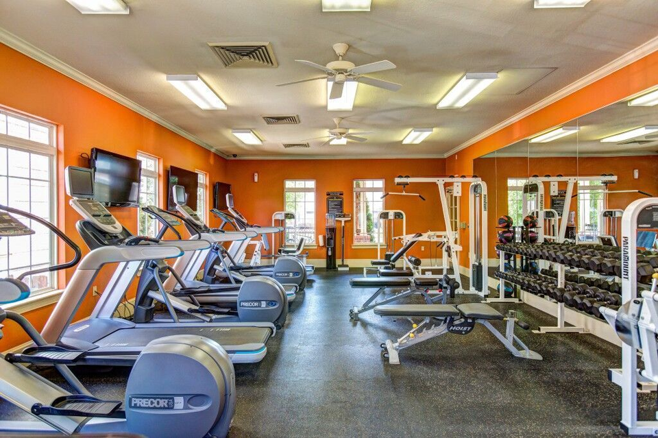 University of Tennessee Knoxville Off Campus Housing Search Crowne at Campus Pointe (1BR/1BA