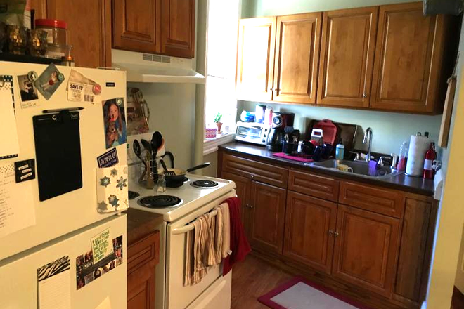 Hub Realty - Fenway, spacious one bedroom split, remodeled bathroom and refinished hardwood floors Apartments
