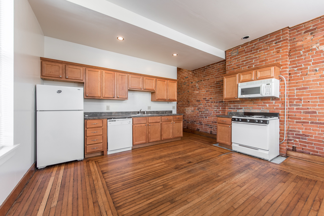 Kitchen - 18 E. Daniels