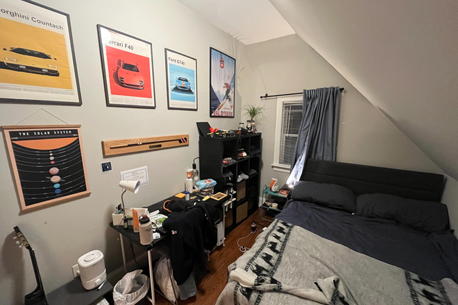 Bedroom - 813 Parker St