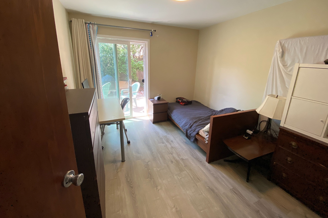 Bedroom - Furnished North Side Room Summer Sublet