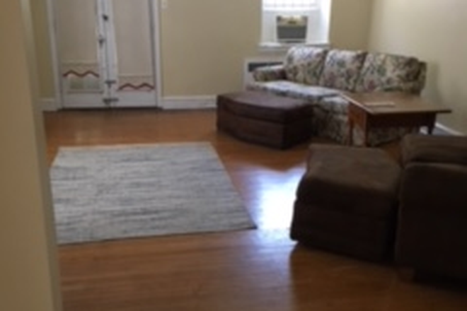 living room - Drexel Rd House One Block from Campus!