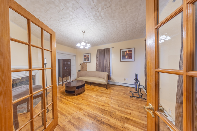 . - LOCATION!! Huge 6 Bed/2.5 Bath in Lower Allston available 9/1/26! Parking Included!