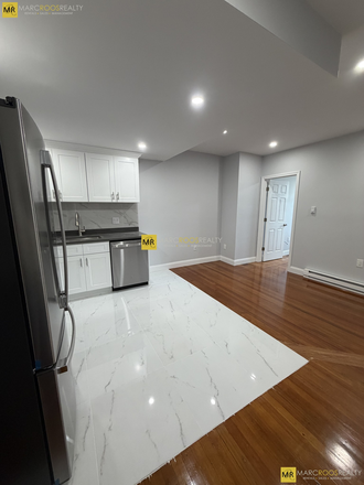Call call or text Arezou at 617-584-7817 - STUNNING GUT RENOVATION BROWNSTONE 2 BEDROOM IN KENMORE SQUARE! NO FEE!! Condo
