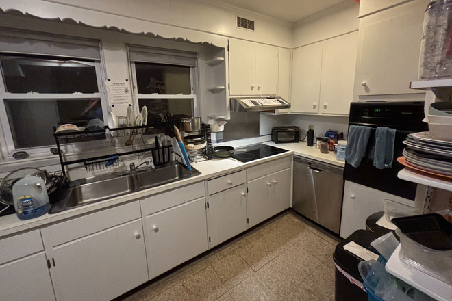 Kitchen - 8-BED TUFTS STUDENT HOUSING: HVAC, Wifi + Electricity Incl. No Broker Fee, Quiet, Study-friendly Duplex