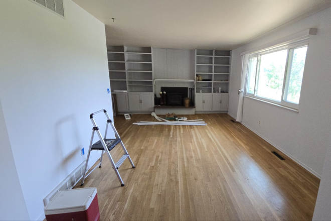 Main living room (we have video tours of the place, reach out if interested) - Big house near campus!