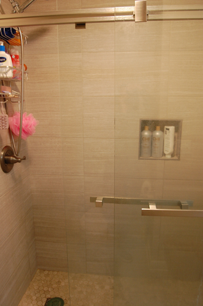 shared bathroom - Mill Run Townhome