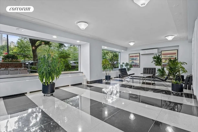 Lobby - 5 Min walking distance from NYU Tandon Apartments