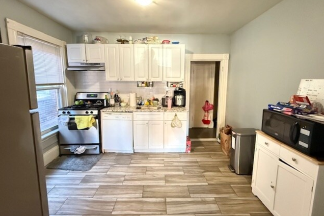 Call NOW for showings! 617-236-8600 - HUNTINGTON AVE - LRG TOP FLR 3BR/1BA W/ LRG LIVING RM, DW, LNDRY IN BLDNG, HEAT INC AVAIL *9/1/2026* Apartments