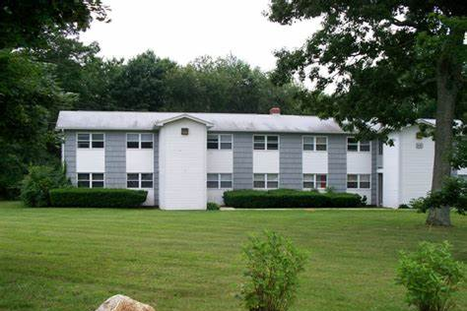 Exterior - The Den at Hunting Lodge (Looking to Relet/Lease Transfer) Apartments