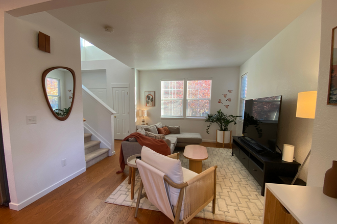Living room - Spacious Bright Room in Quiet Shared Broomfield Home