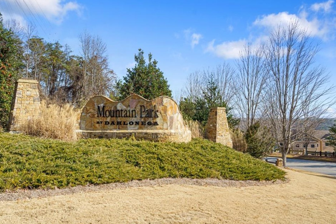 Community - BEAUTIFUL TOWNHOME in the Mountain Park Community