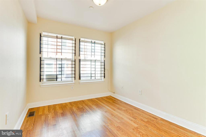 Room 1 - Gorgeous 3-level Newer Apartment 1/2 block from Temple Campus, READY FOR THE 2026-2027 SCHOOL YEAR!