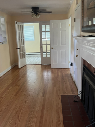 Living/Dining Room - 2 Bedroom w/Den in House (Utilities Included) (Available Oct 1st)