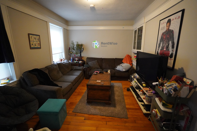 3 - AVAIL NOW-Spacious 3 Bed near BAC | No Fee | HHW Included | Cats OK Apartments