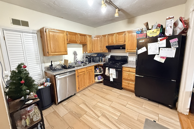 Call NOW for showings! 617-236-8550 - HUNTINGTON AVE - MISSION PRK 4BR AVAIL *9/1/2025* W/ DECK, IN UNIT LNDRY, 1.5 BATHS, 1 PRKNG INC!