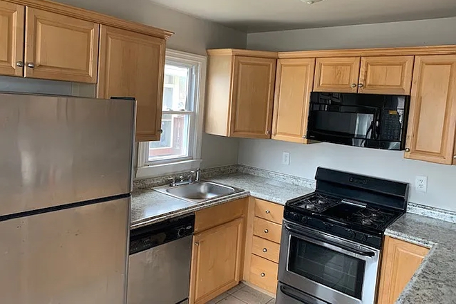 kitchen - 6BR, 3Bath HOUSE  | WALK TO CAMPUS | Rent $4350