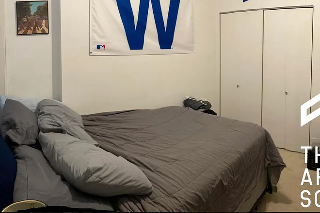 Smaller Bedroom - Apartment near Campus