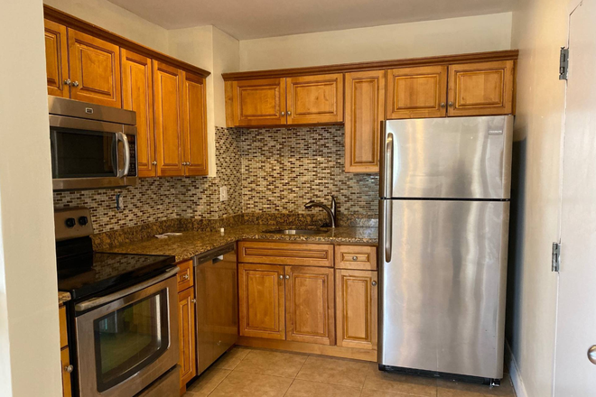 kitchen - **NO BROKERS FEE!!* 2 Bed/1Bath in Jeffries Point available 8/1/26!! Apartments