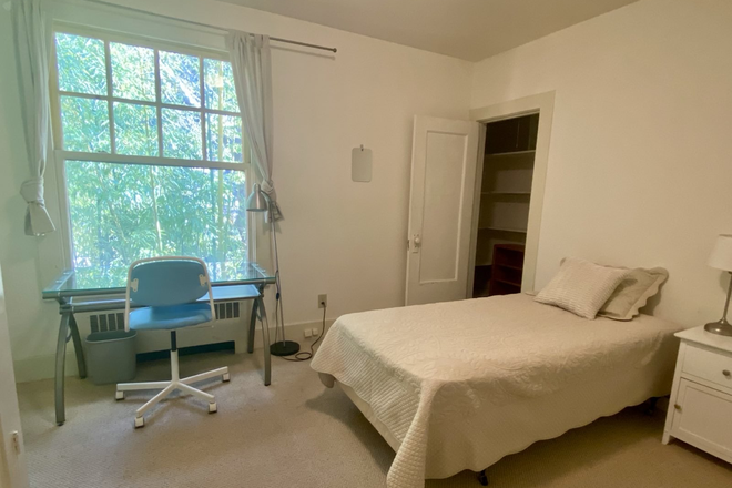 Bedroom - Private Room 1 Block from Campus with Garden View & Utilities Included Rental