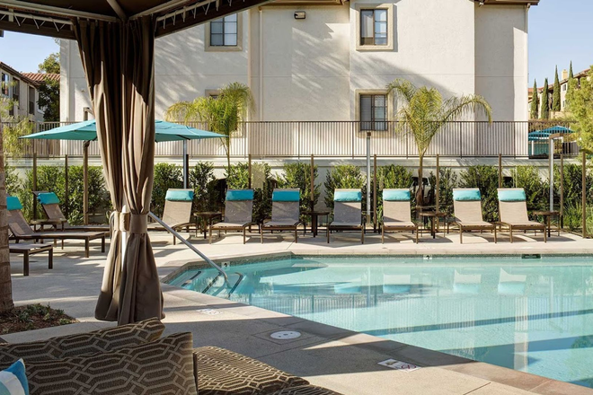 Pool - Fully Furnished Student / Intern Housing - Private Room