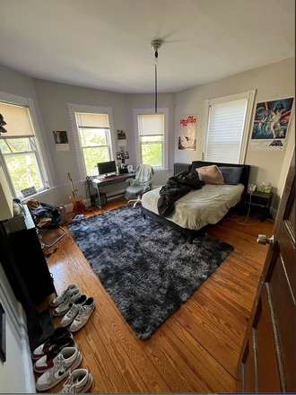 Bedroom 1 - 2 rooms available from July 1st- End of August. 4 Bed 2 Bath, w/ a spacious kitchen & Balcony
